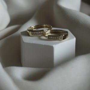 ოქროსფერი საყურე