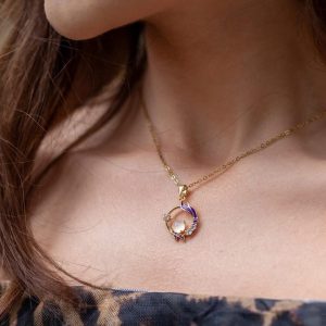 ოქროსფერი ყელსაბამი